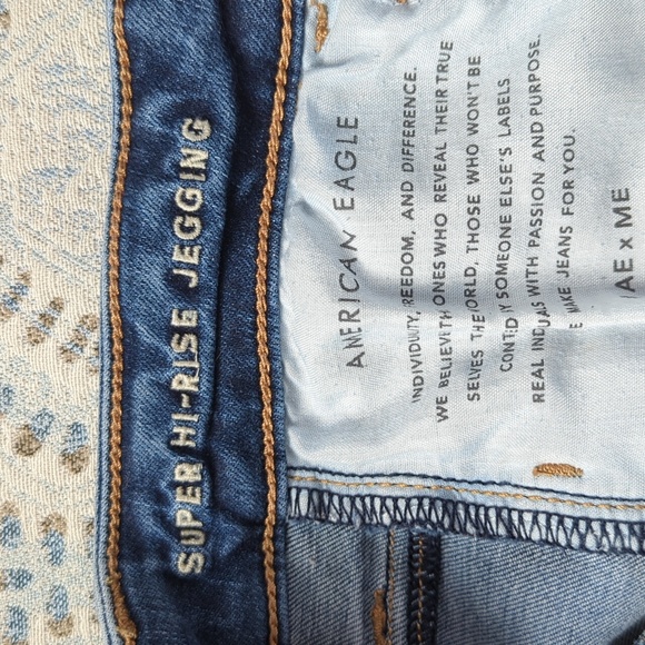 AEO Next Level Stretch Super Hi-Rise Jegging Mom Jeans 4 X-Long Blue Pockets - Picture 6 of 16
